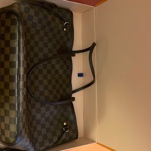 Louis Vuitton “never full” purse